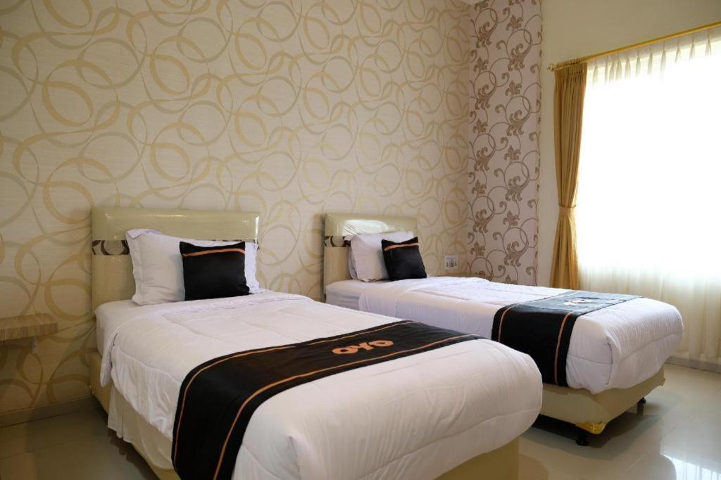 Oyo 1616 Hotel Central City 2 Tanjung Pandan Exteriér fotografie