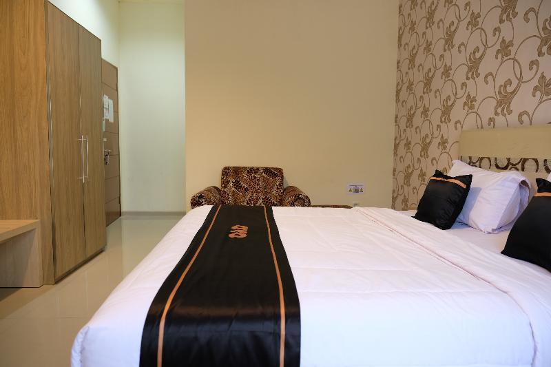 Oyo 1616 Hotel Central City 2 Tanjung Pandan Exteriér fotografie